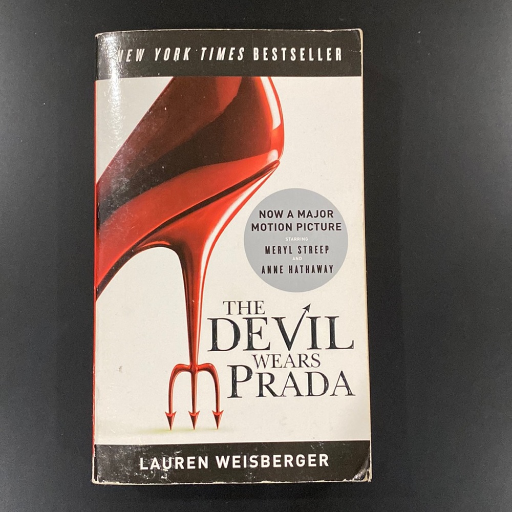 The Devil Wears Prada by Lauren Weisberger - Paperback Novel